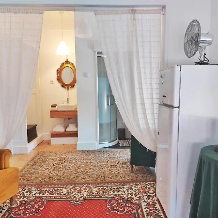 6/4 De Sado Guest house
