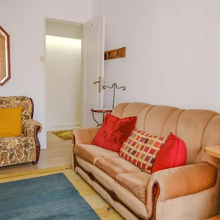 6/4 De Sado Guest house